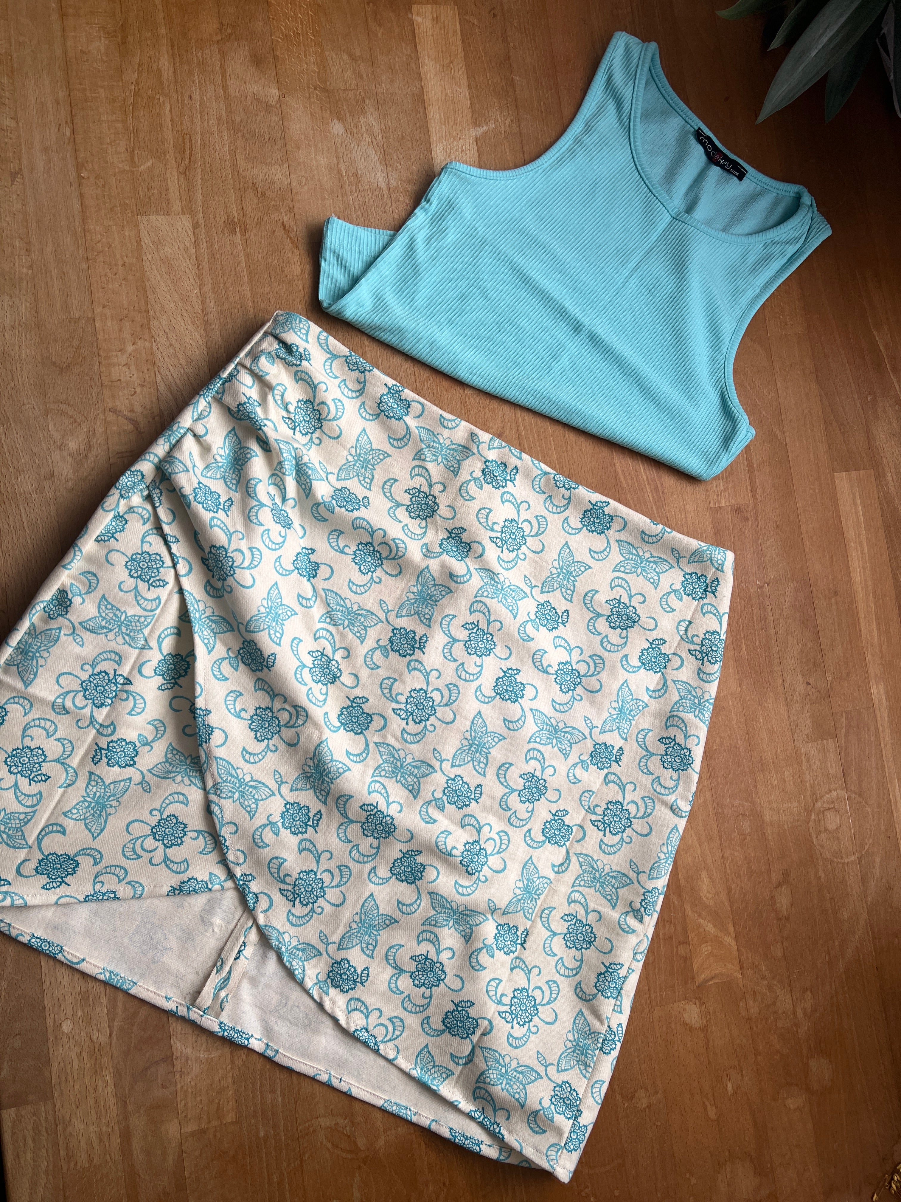 🌸 Handmade Blue Floral Skirt
L Size