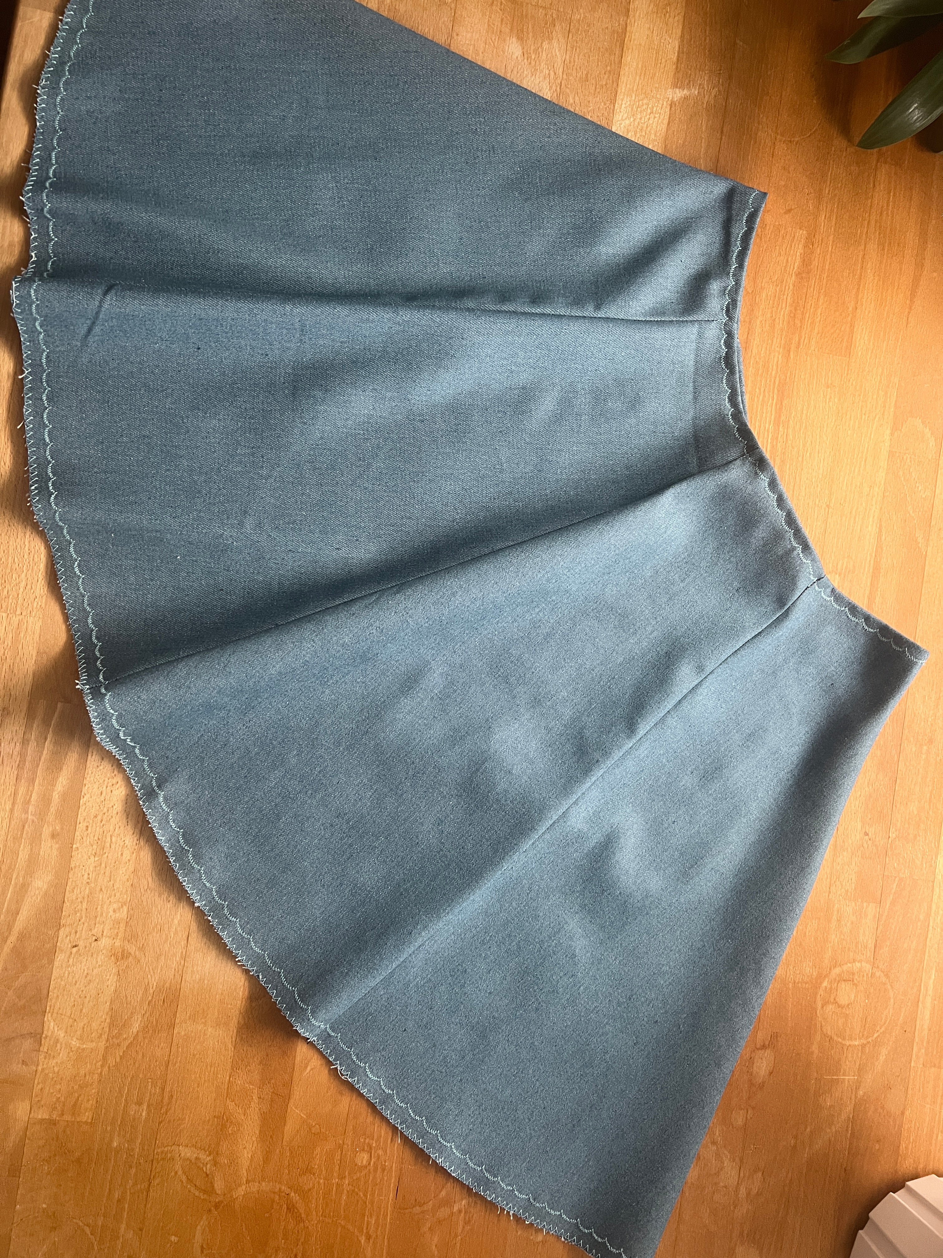 Handgemachter Rock A-Linie blau