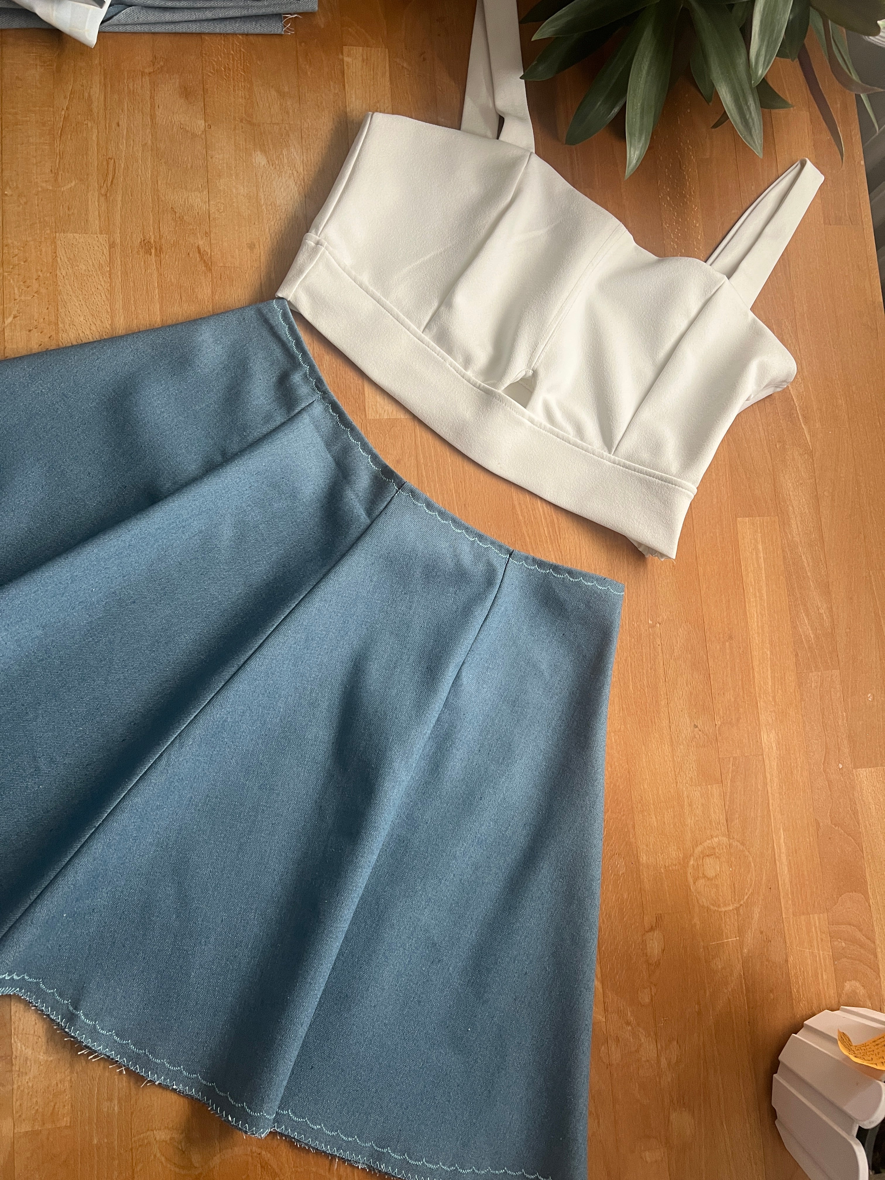 Handgemachter Rock A-Linie blau